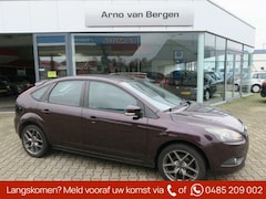 Ford Focus - 1.6 Titanium, clima, cruisecontrol, zeer mooie auto met een hele aparte kleur