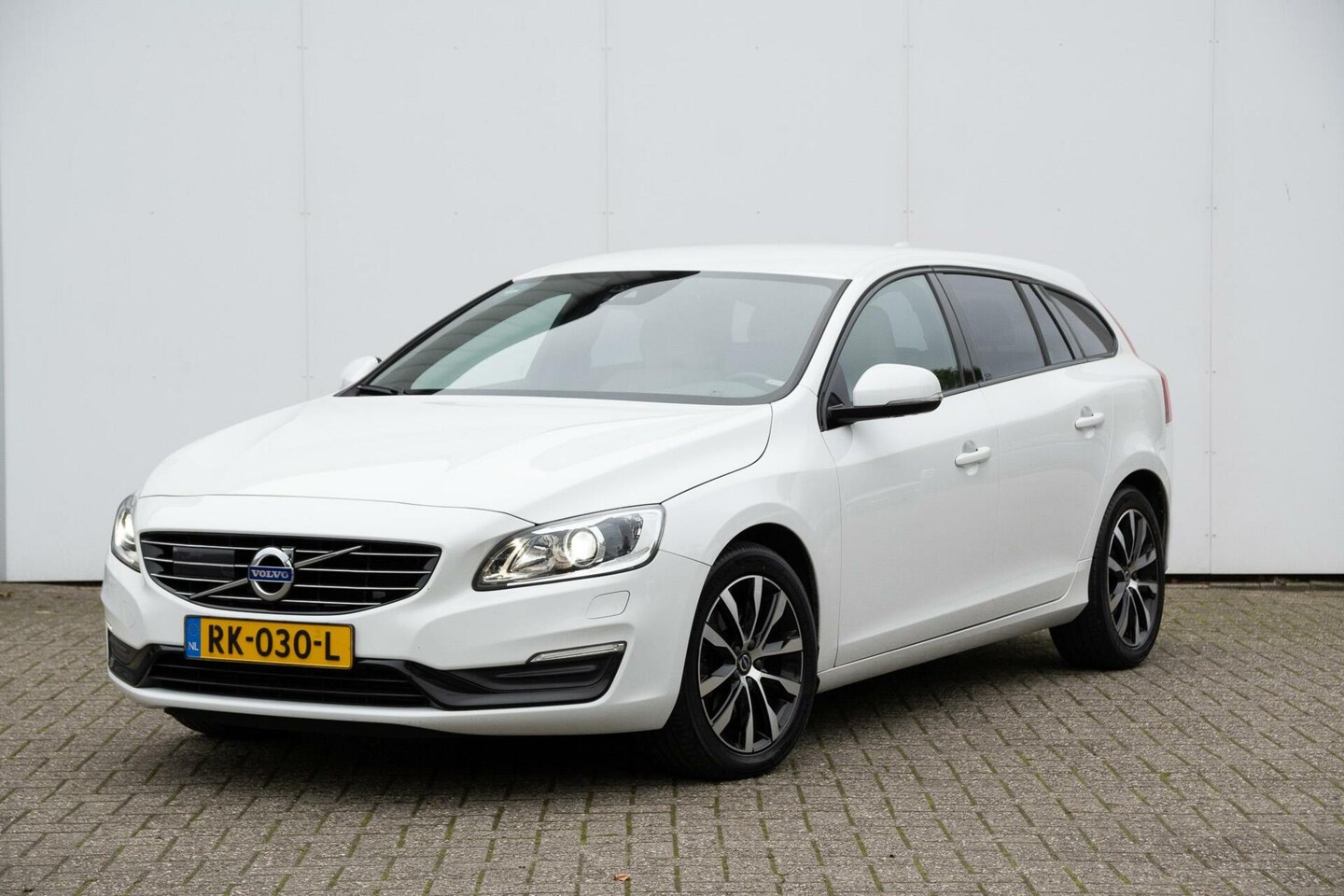 Volvo V60 - T3 Polar+ Automaat - AutoWereld.nl