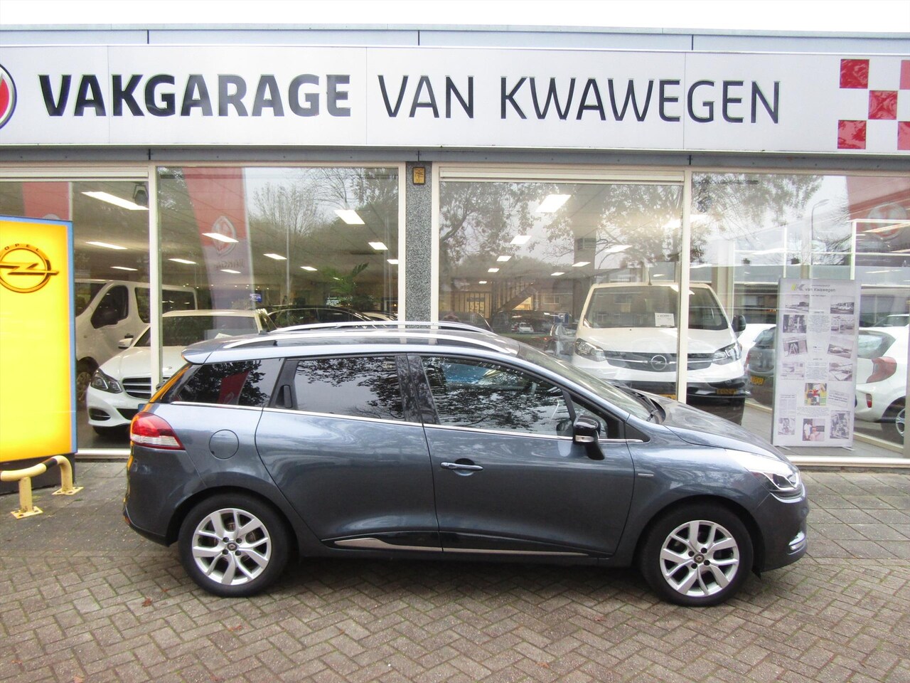 Renault Clio Estate - TCe 90pk LIMITED NAVI BLUETOOTH L.M. VELG. - AutoWereld.nl