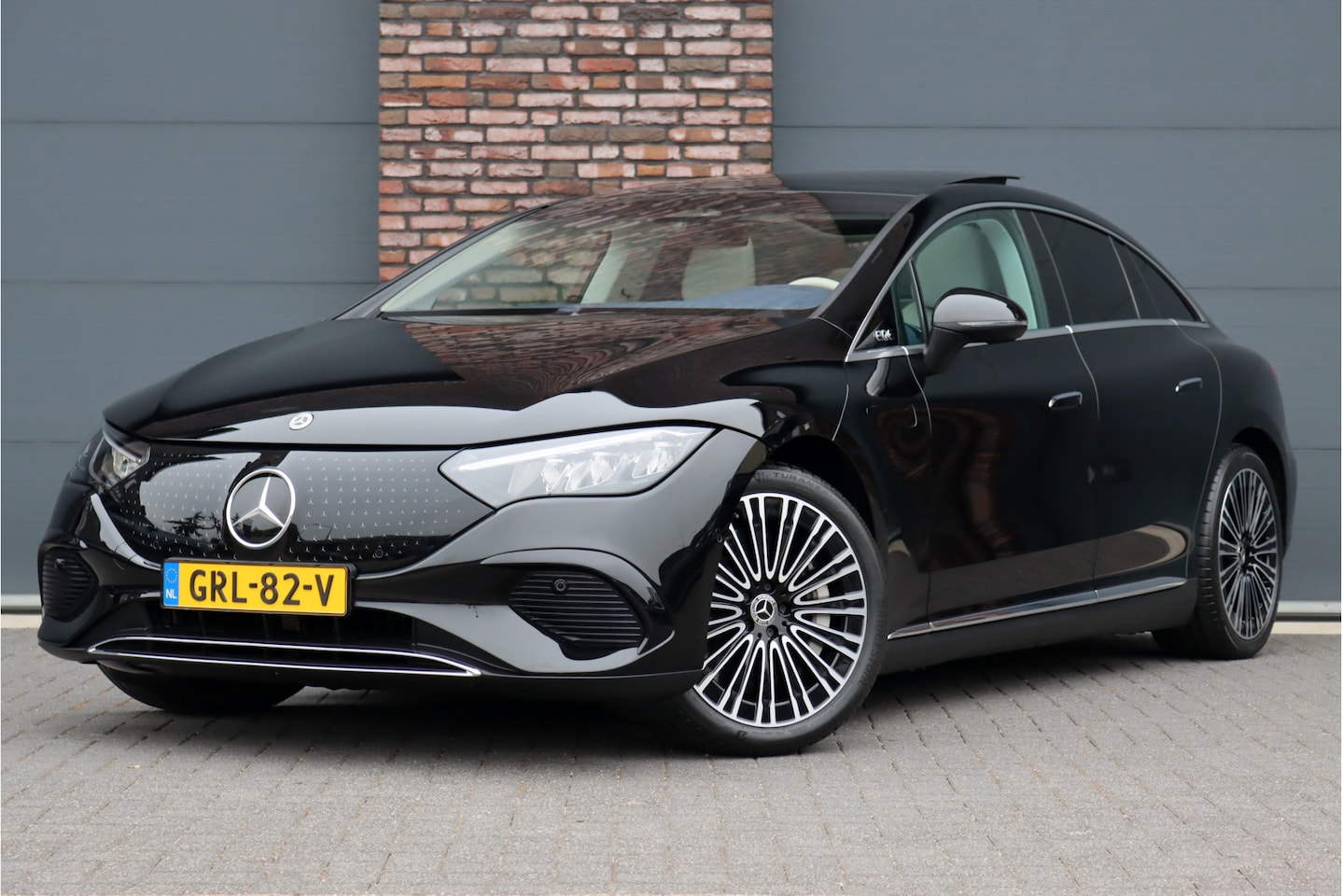 Mercedes-Benz EQE - 300 Luxury Line 89 kWh | Hyperscreen | Distronic Pro | Panoramadak | Leder | Burmester | M - AutoWereld.nl