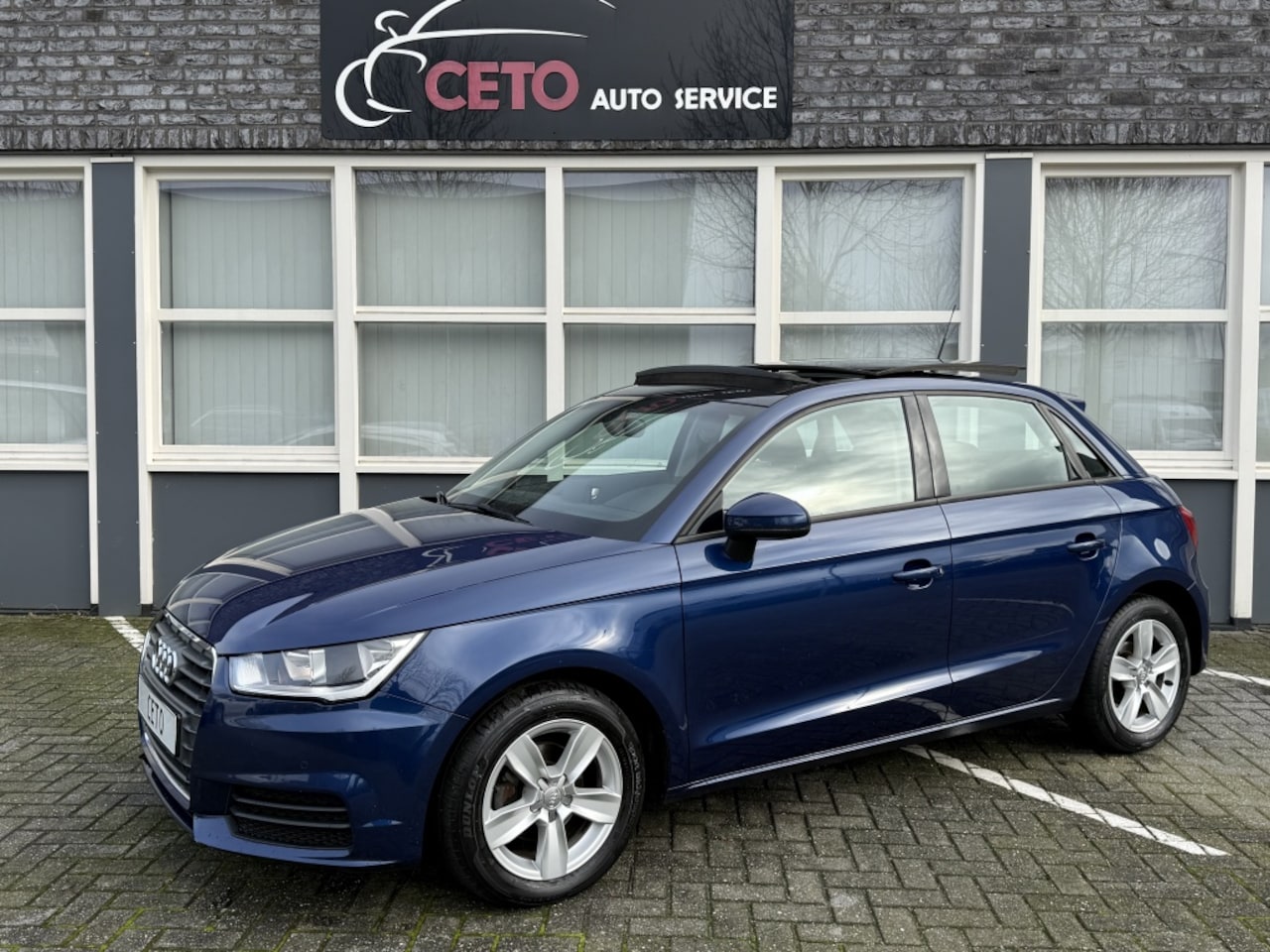 Audi A1 Sportback - 1.0 tfsi ultra Pano - AutoWereld.nl