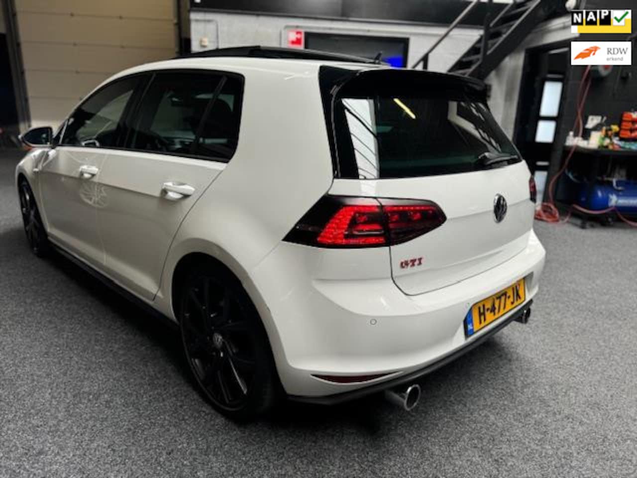 Volkswagen Golf - 2.0 TSI GTI Performance/PANO/300 PK!! - AutoWereld.nl