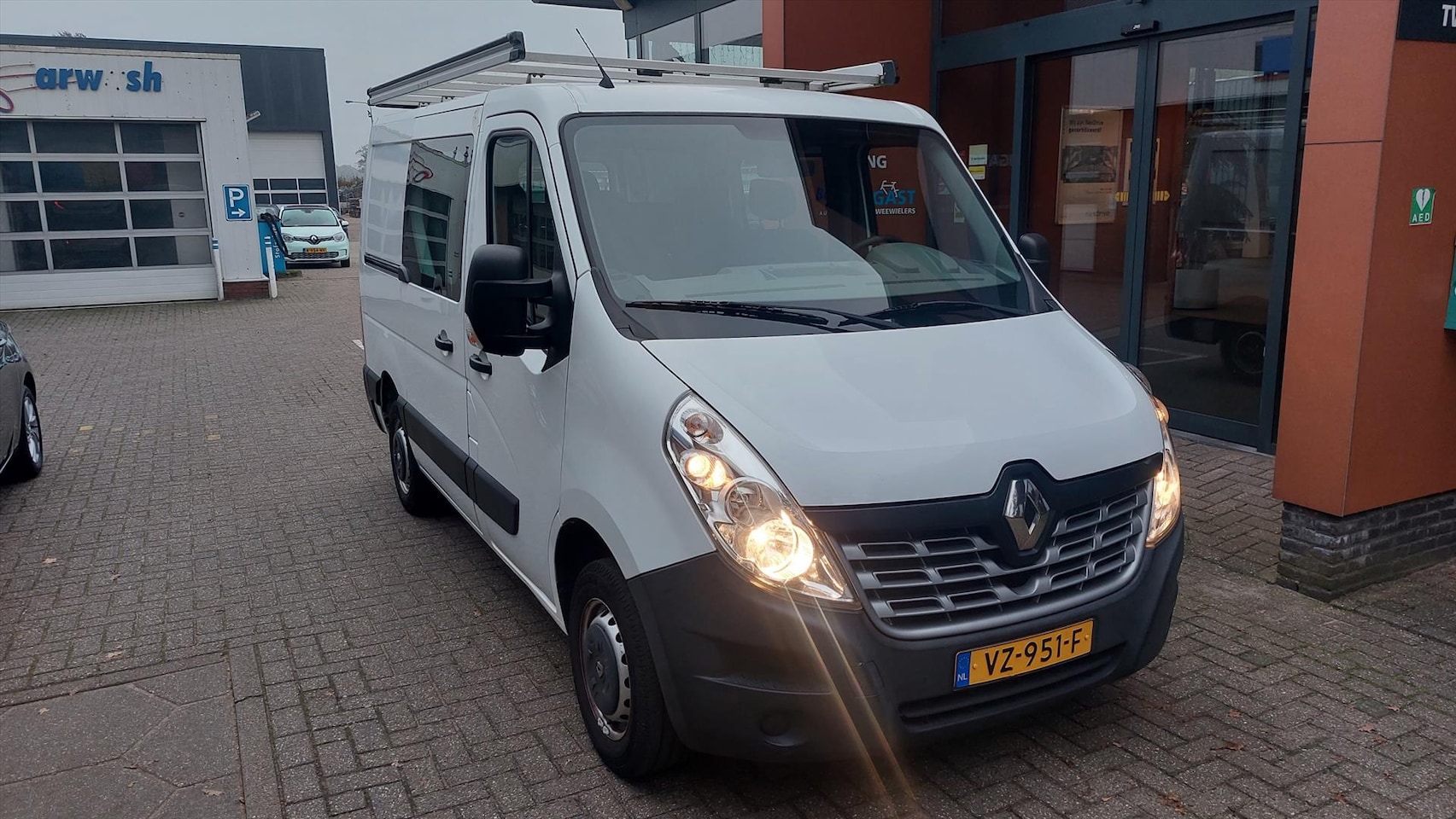 Renault Master - 2.3 D 125 PK DUBBELCABINE - AutoWereld.nl