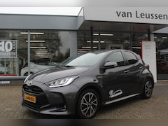 Toyota Yaris - 1.5 HYBRID DYNAMIC AD-CRUISE 4S-BANDEN APPLE/ANDROID CLIMA CAMERA PRIVACY GLASS 16"LM-VELG