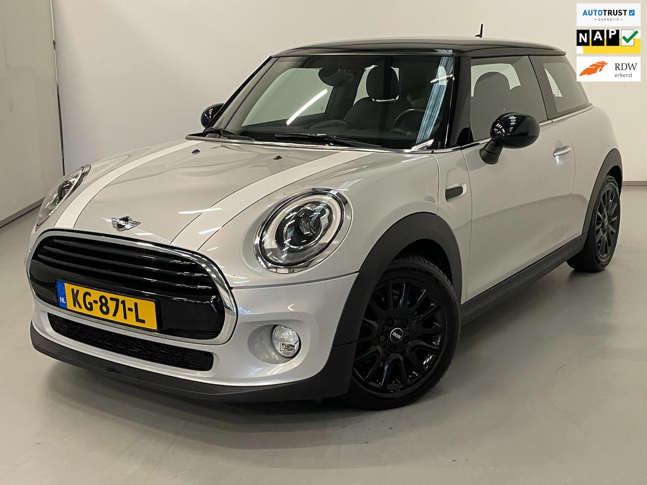 MINI Cooper - Mini 1.5 Chili / NL-auto / Navi / Clima / LED - AutoWereld.nl