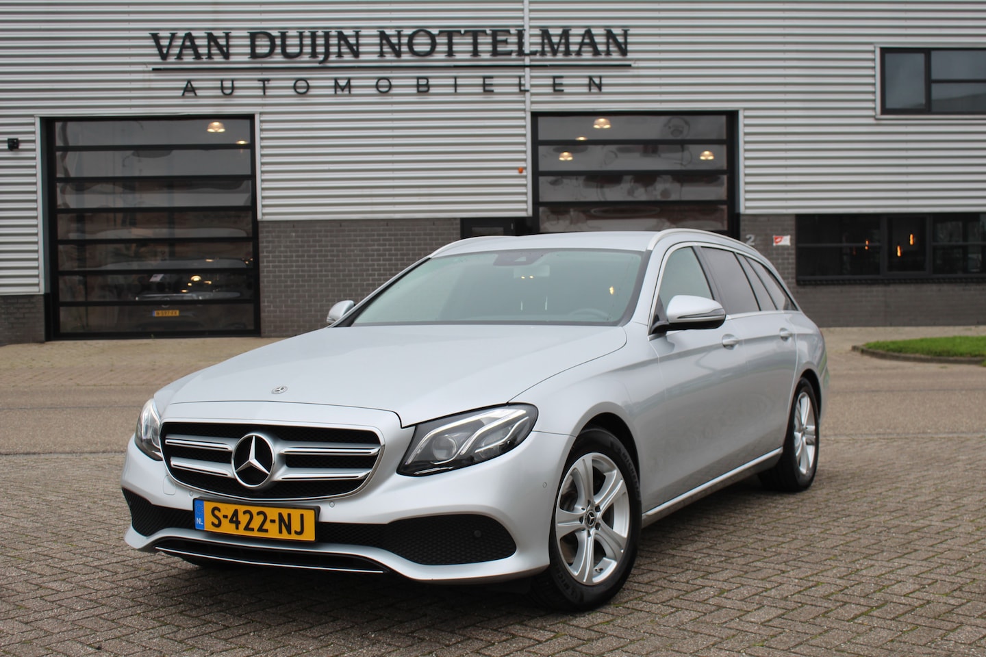 Mercedes-Benz E-klasse Estate - 200 4MATIC Premium / Carplay / Camera - AutoWereld.nl