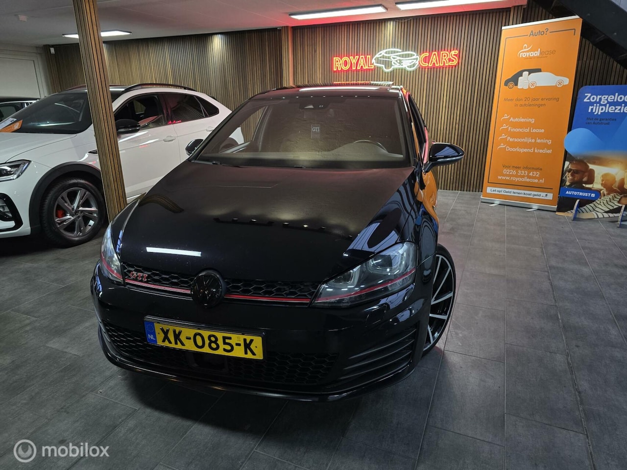 Volkswagen Golf - 2.0 TSI GTI Performance/DSG/ACC/PANO/ 300 PK - AutoWereld.nl