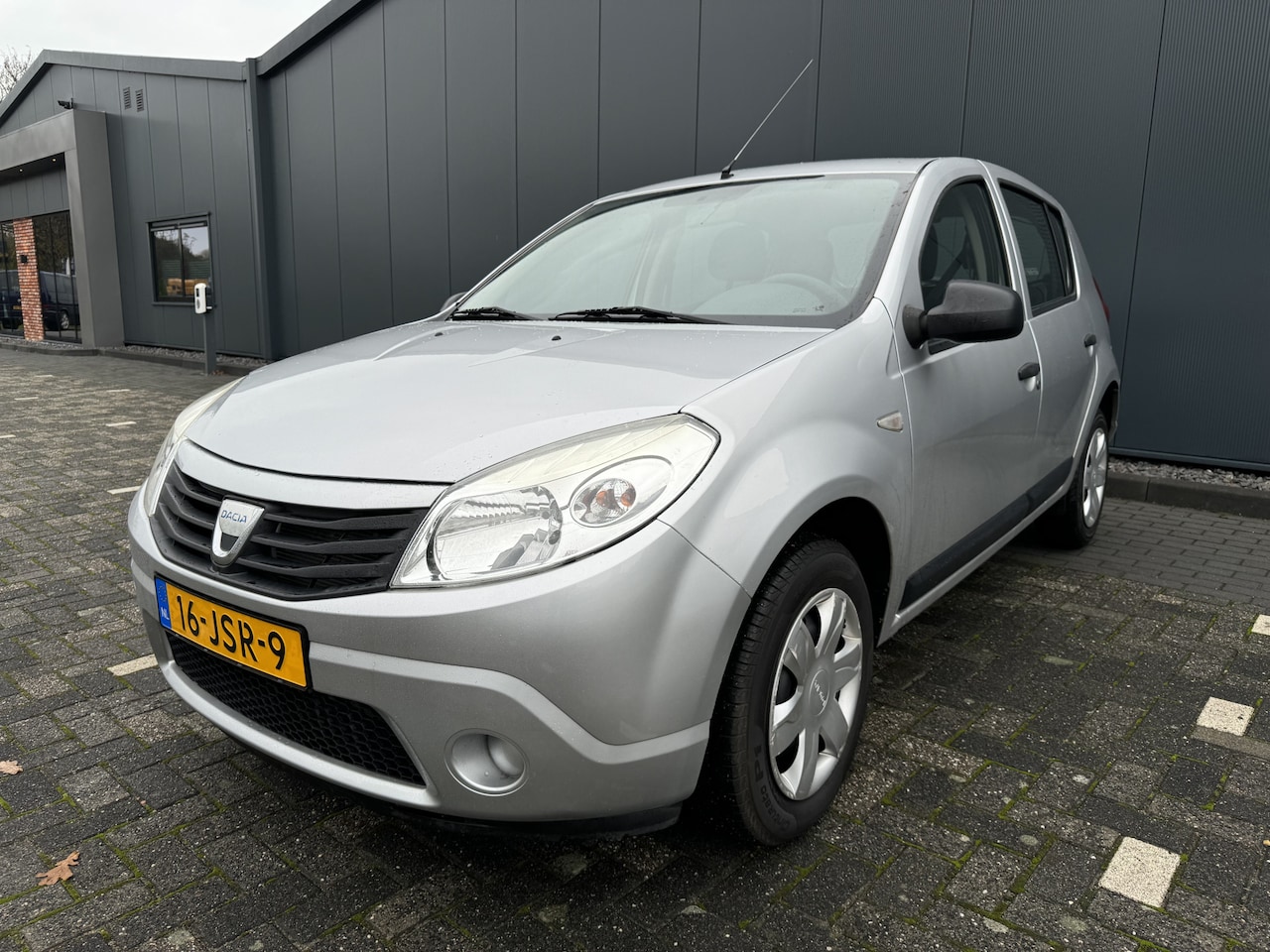 Dacia Sandero - 1.2 Ambiance HOGE INSTAP. ZEER NET. NW. APK. AIRCO.RIJKLAAR. - AutoWereld.nl