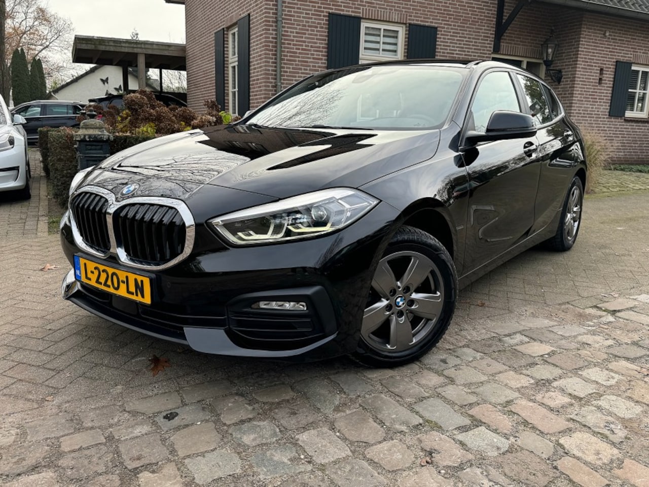 BMW 1-serie - 118 i autom Bns Ed ecc,navi,lmv,led,camera - AutoWereld.nl