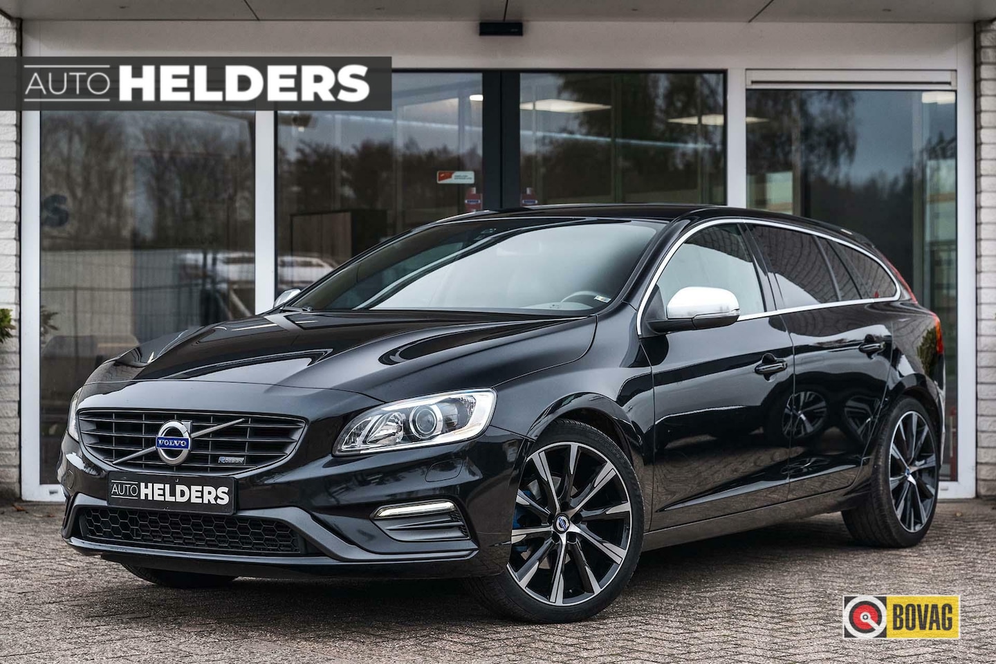 Volvo V60 - T4 R-Design 180PK Leder Trekhaak Bi-xenon 19' - AutoWereld.nl