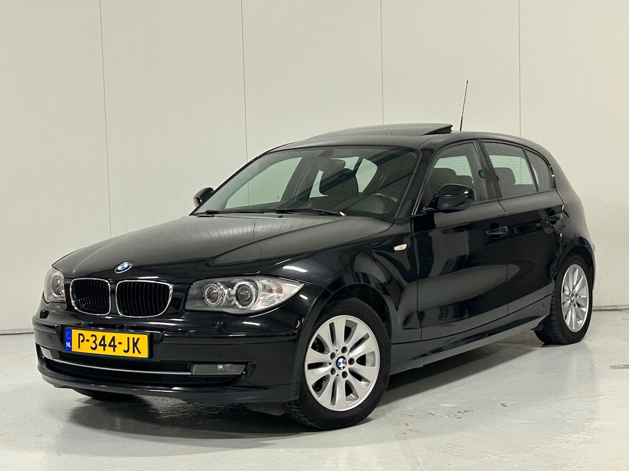 BMW 1-serie - 118i 118i, Automaat, Dakraam, Clima, Cruise, Navi, Onderhoudshistorie - AutoWereld.nl