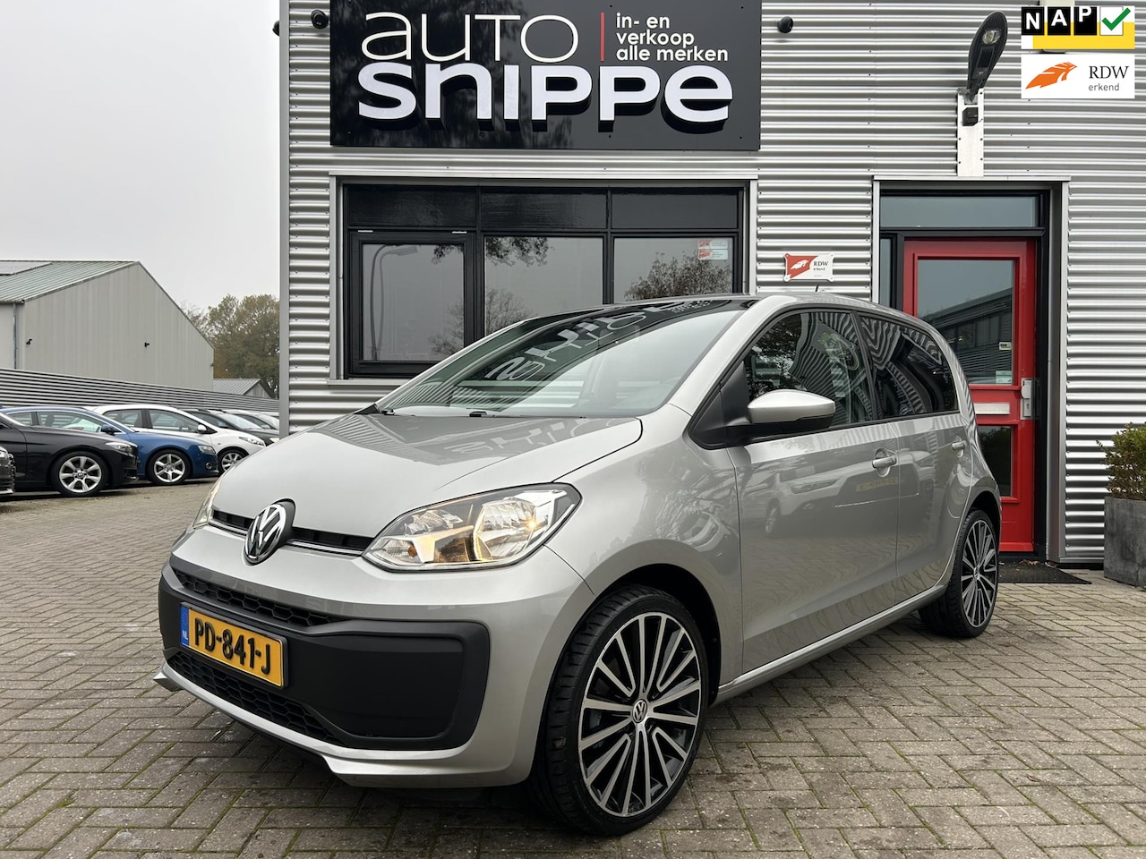 Volkswagen Up! - 1.0 BMT move up! -AIRCO-17'' LICHTMETALEN VELGEN-ISOFIX-LICHTMETALEN VELGEN-BLUETOOTH-DAB+ - AutoWereld.nl