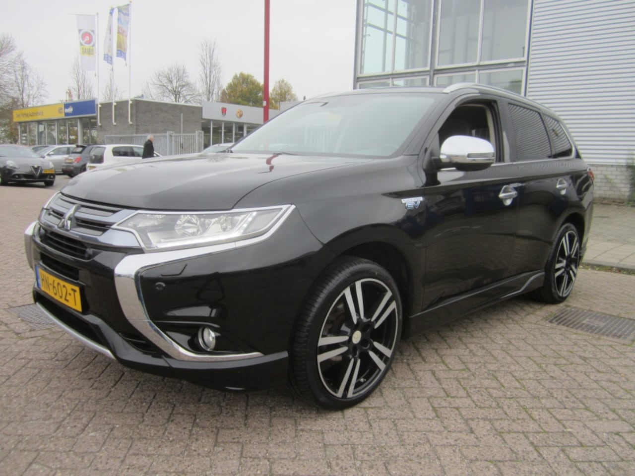 Mitsubishi Outlander - 2.0 PHEV Instyle+ Trekhaak l Navi l camera - AutoWereld.nl