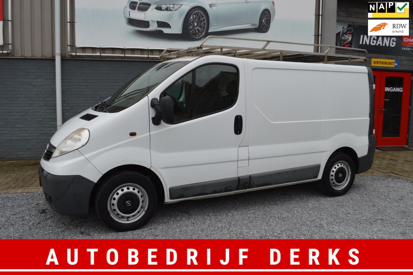 Opel Vivaro - 2.0 CDTI L1H1 Bj 2011 Airco Navi Dakrails Trekhaak - AutoWereld.nl