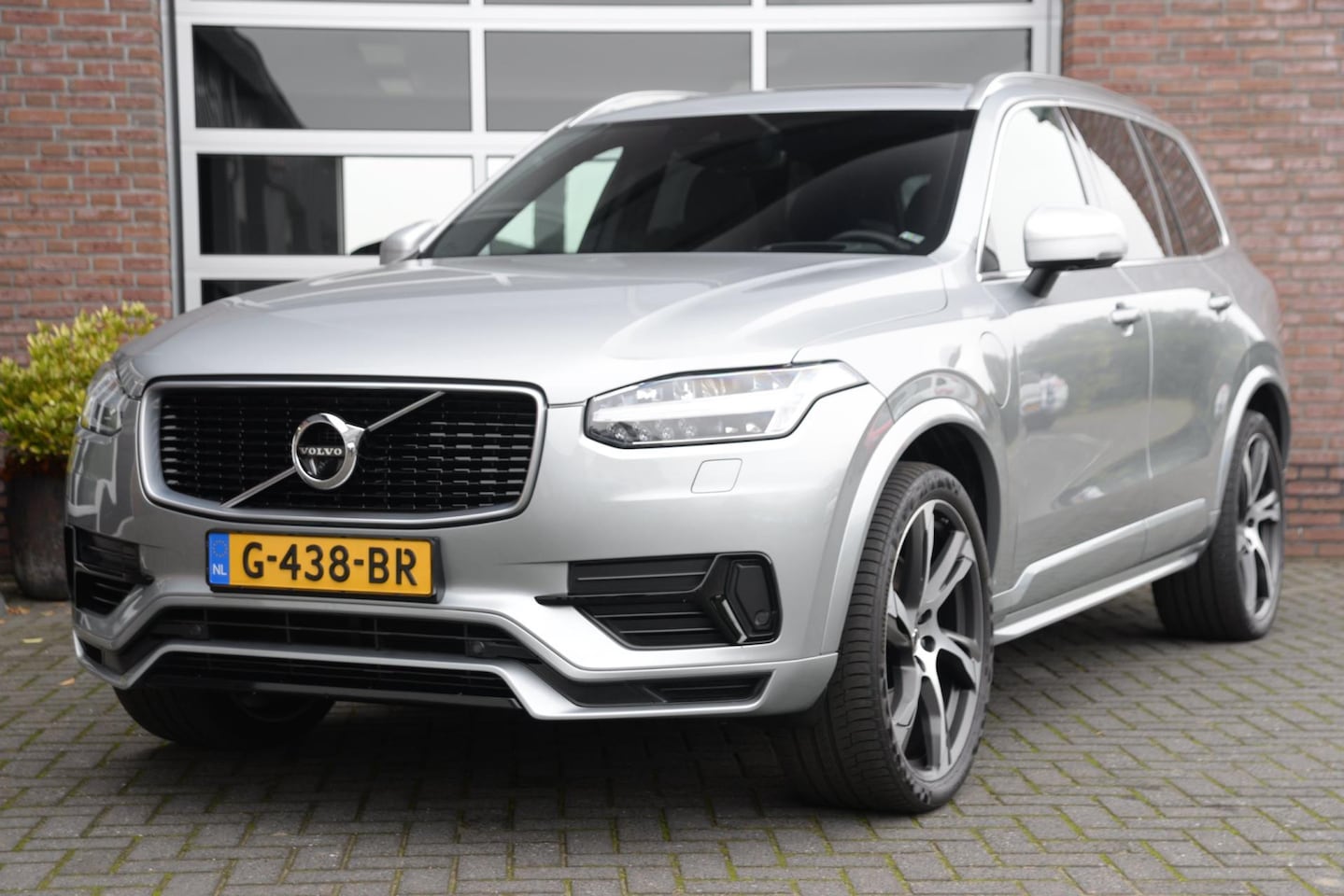 Volvo XC90 - 2.0 T8 AWD R-Design | 360 Camera | Luchtvering | Pano | Full LED | Trekhaak | - AutoWereld.nl