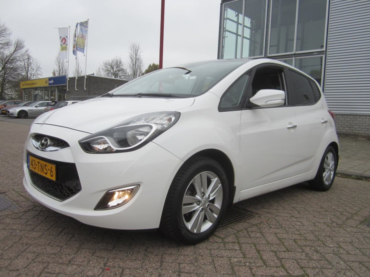 Hyundai ix20 - 1.6i i-Catcher l Automaat l Leer l Pano - AutoWereld.nl