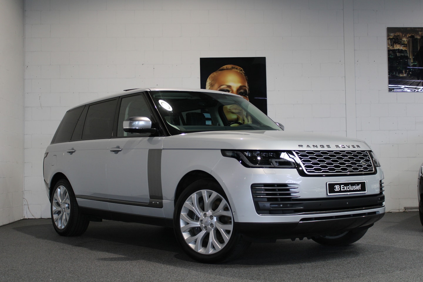 Land Rover Range Rover - 2.0 P400e LWB Autobiography | Massage | Pano | 360 Cam | Leer | Meridian | Hud | Rear Scre - AutoWereld.nl