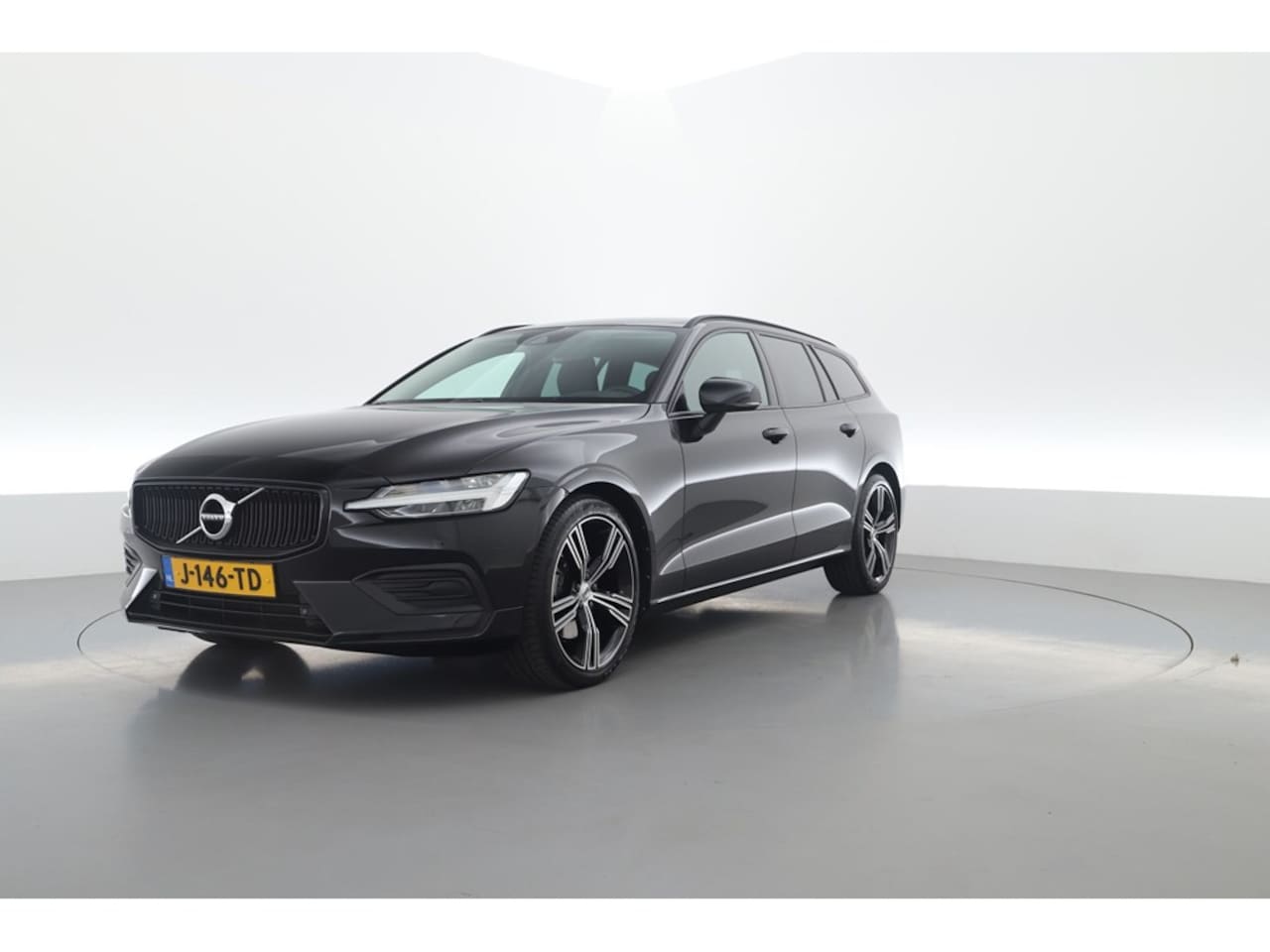 Volvo V60 - 2.0 B3 Momentum Advantage 2.0 B3 Momentum Advantage, Leer, 19 inch, camera, stoel + stuurverwarming - AutoWereld.nl