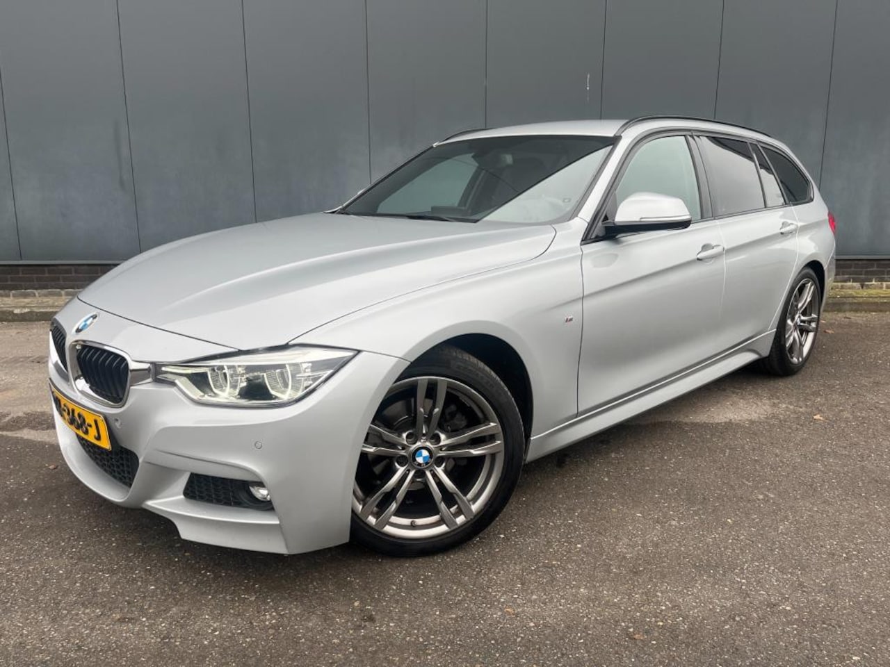 BMW 3-serie Touring - 318i High Executive M Sport-Carplay-LM-Automaat NAP! - AutoWereld.nl