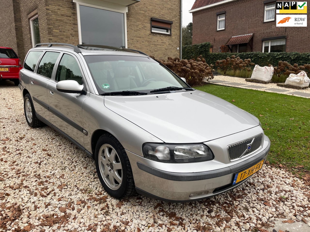 Volvo V70 - 2.4 170pk Leder/Nieuwe APK. - AutoWereld.nl