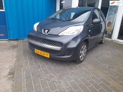 Peugeot 107 - 1.0-12V XR met nieuwe apk