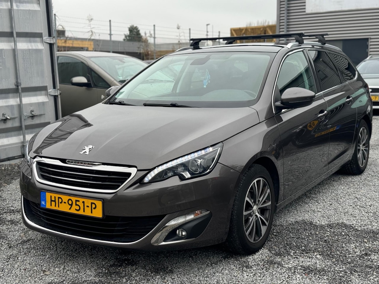 Peugeot 308 SW - 1.2 PureTech Blue Lease Premium Pano Clima Navi - AutoWereld.nl