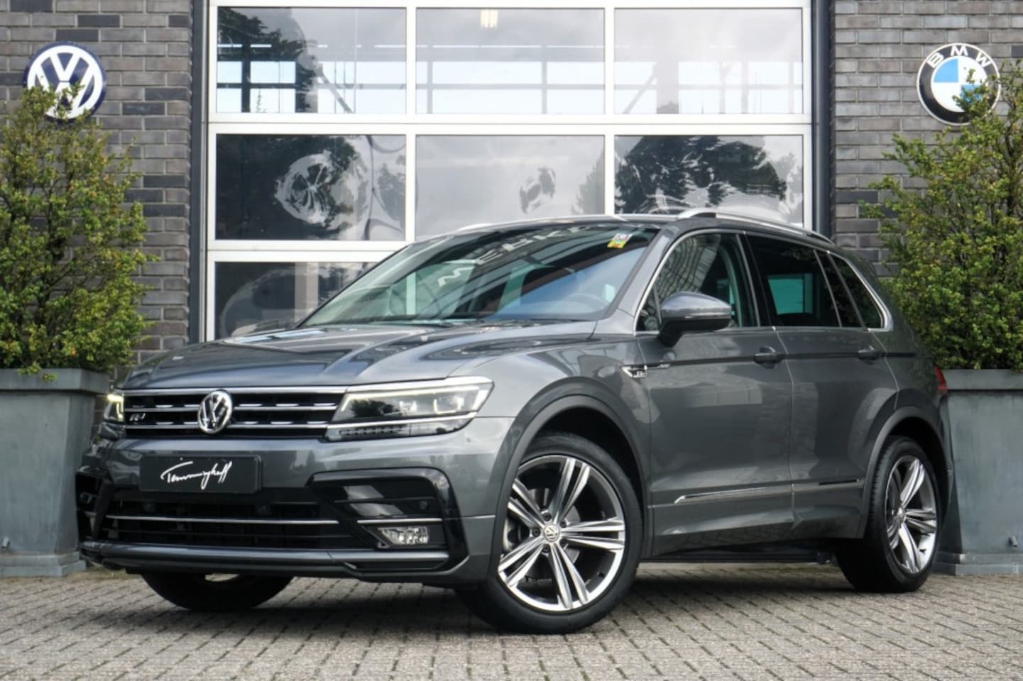 Volkswagen Tiguan - 1.4 TSI R-LINE HIGHLINE AUT. - VIRTU - LED - 19 INCH - AutoWereld.nl