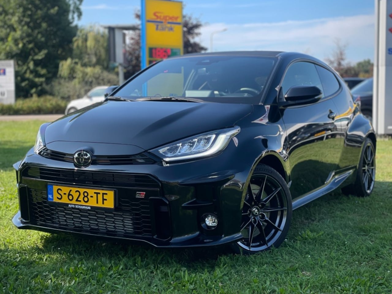 Toyota Yaris - 1.6 GR PERFORMANCE CARBON - AutoWereld.nl