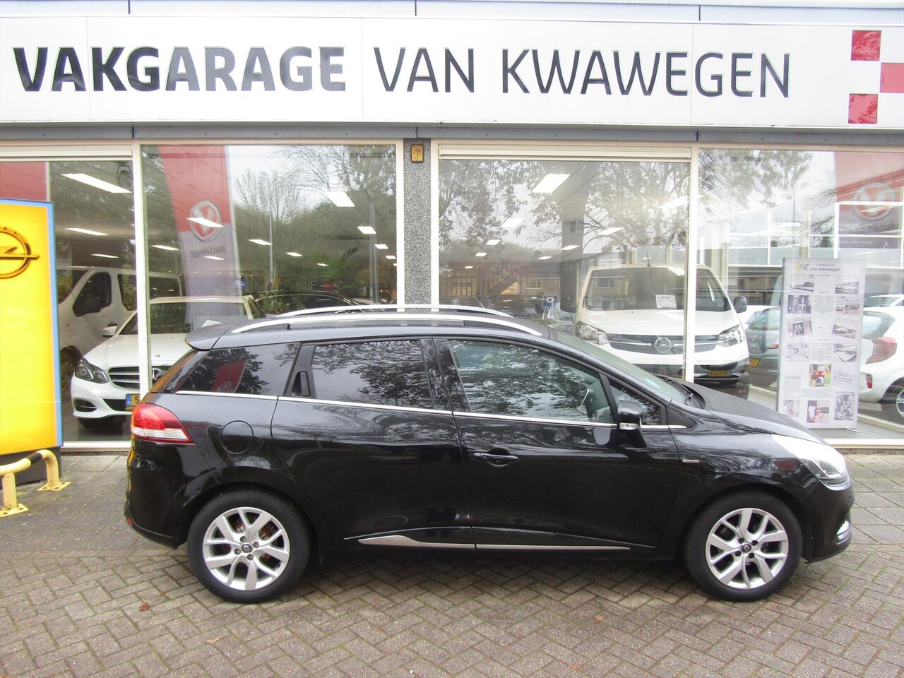 Renault Clio Estate - TCe 90pk Limited Airco Navigatie - AutoWereld.nl