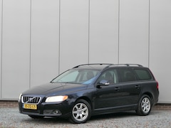 Volvo V70 - 2.5T Momentum Leer / Trekhaak / Dakrails