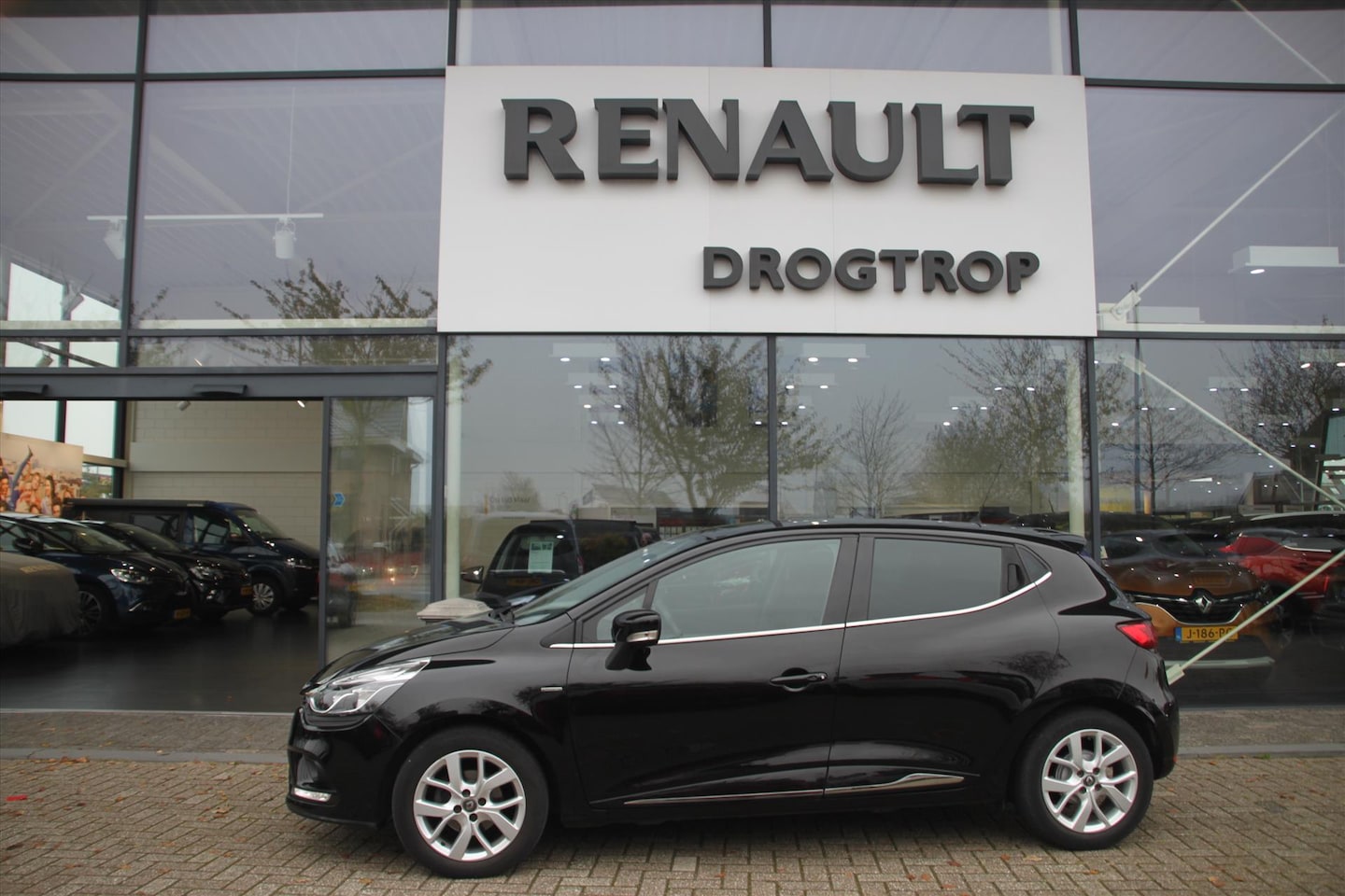 Renault Clio - 90PK-LIMITED-71DKM-AIRCO-NAVI-CRUISE-LMV-PDC- - AutoWereld.nl