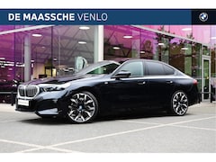 BMW 5-serie - 530e High Excecutive M Sport Automaat / Panoramadak / Stoelventilatie / Adaptieve LED / Ha