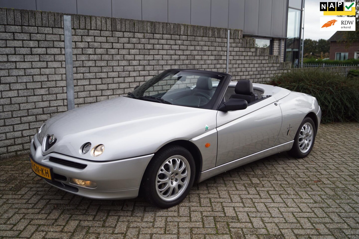 Alfa Romeo Spider - 2.0-16V T.Spark L Cabrio Leder Sportstoelen Airco Elektrische Ramen en Spiegels Windschot - AutoWereld.nl