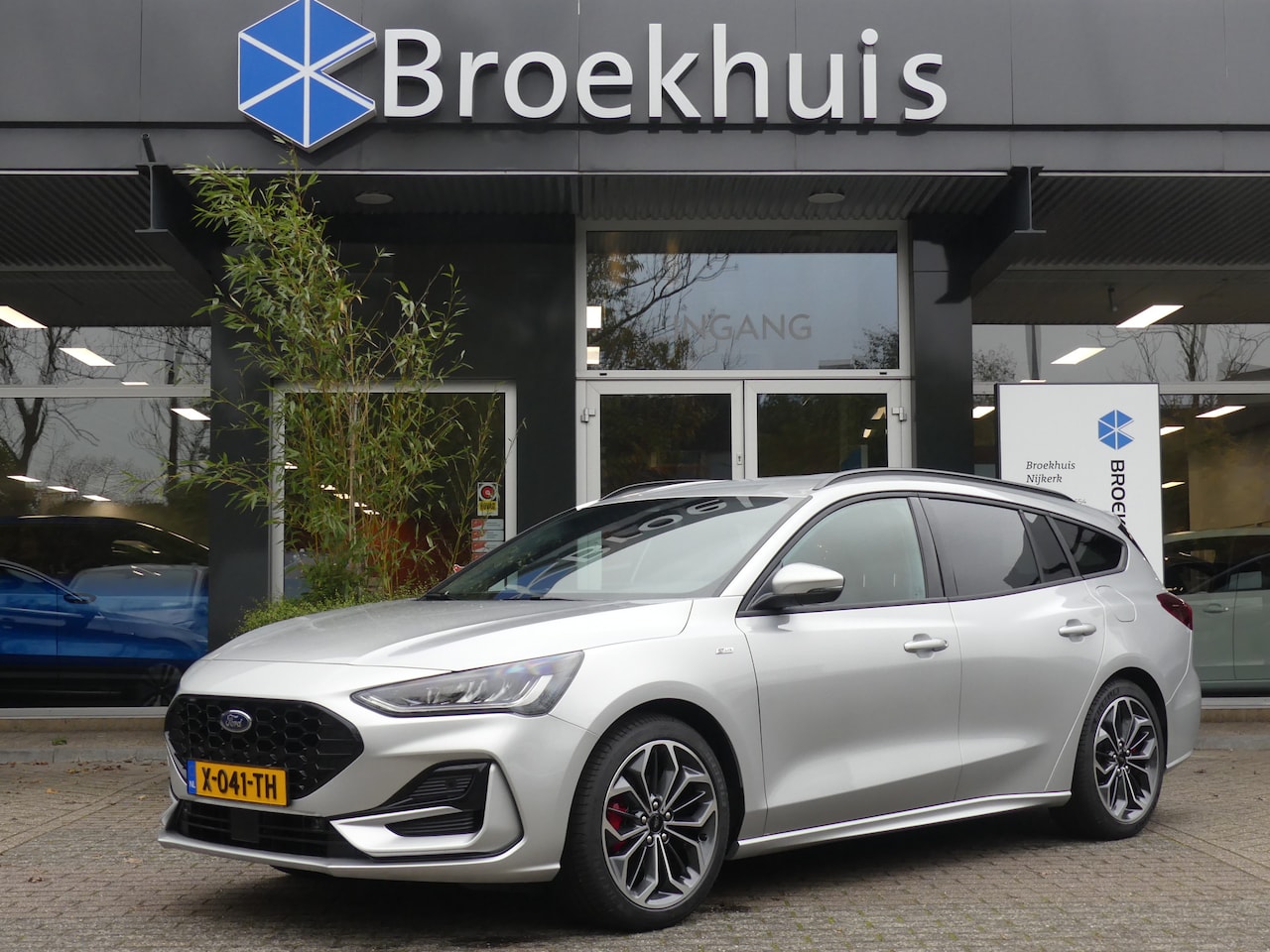 Ford Focus Wagon - 1.0 EcoBoost 125PK Hybrid ST Line X | 2024 | 18"LMV | Winterpack | Kleur: Moondust Silver - AutoWereld.nl