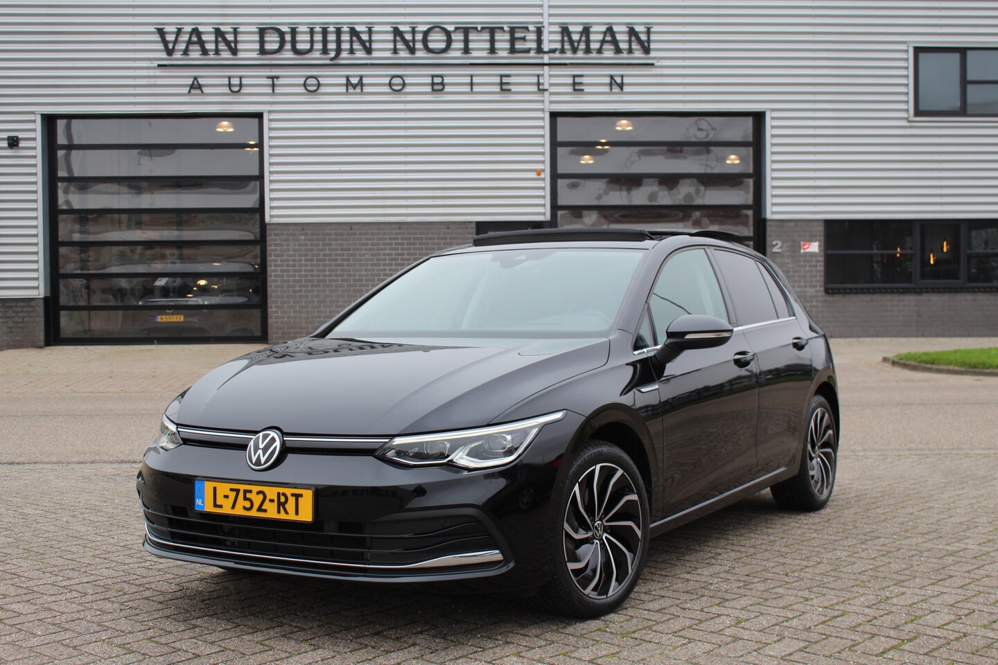 Volkswagen Golf - 1.5 eTSI Style / Panoramadak / HUD / Carplay / Keyless - AutoWereld.nl