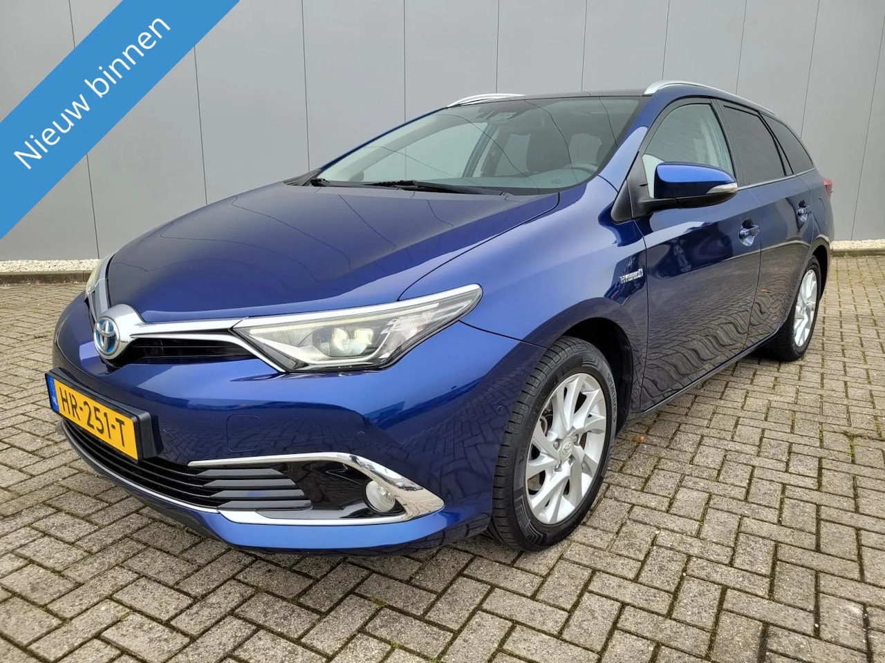 Toyota Auris Touring Sports - 1.8 hybride panodak en navi - AutoWereld.nl