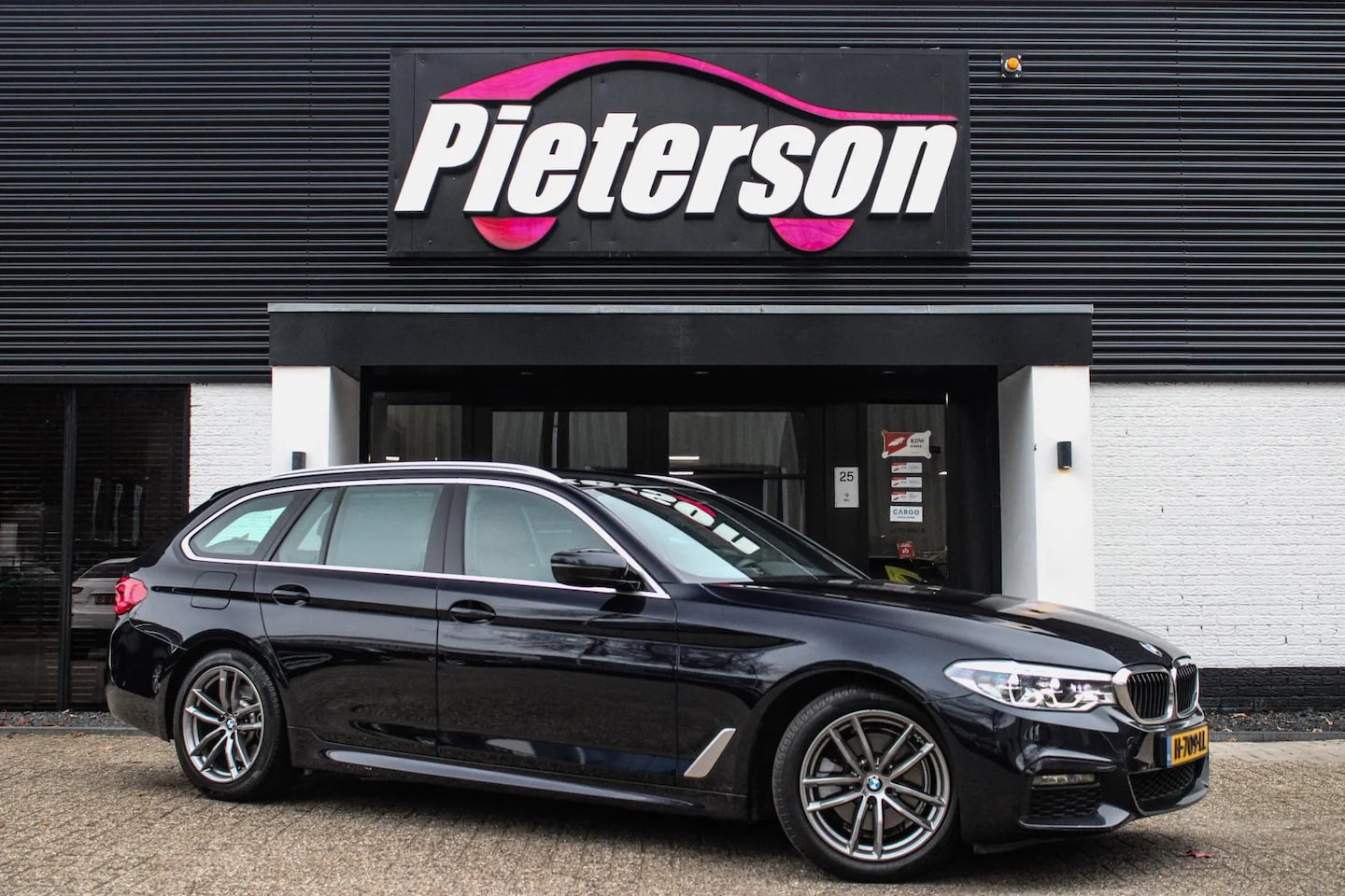 BMW 5-serie Touring - 520i High Executive NAP M-SPORT BTW H&K MEMORY - AutoWereld.nl