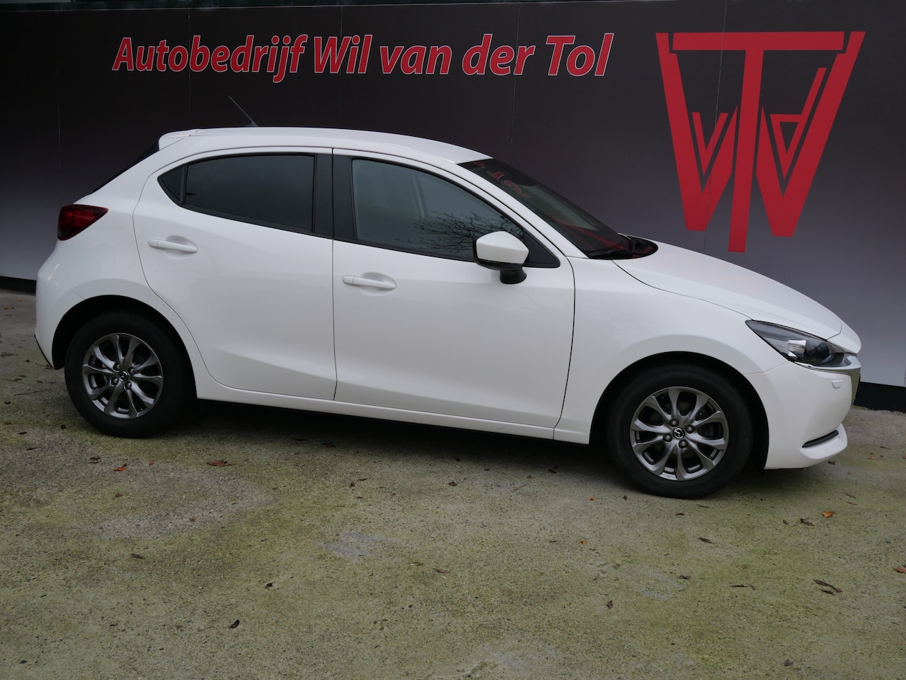 Mazda 2 - 1.5 Skyactiv-G COMFORT | AUTOMAAT | CAMERA | NAVIGATIE | CARPLAY | ALL-IN!! - AutoWereld.nl