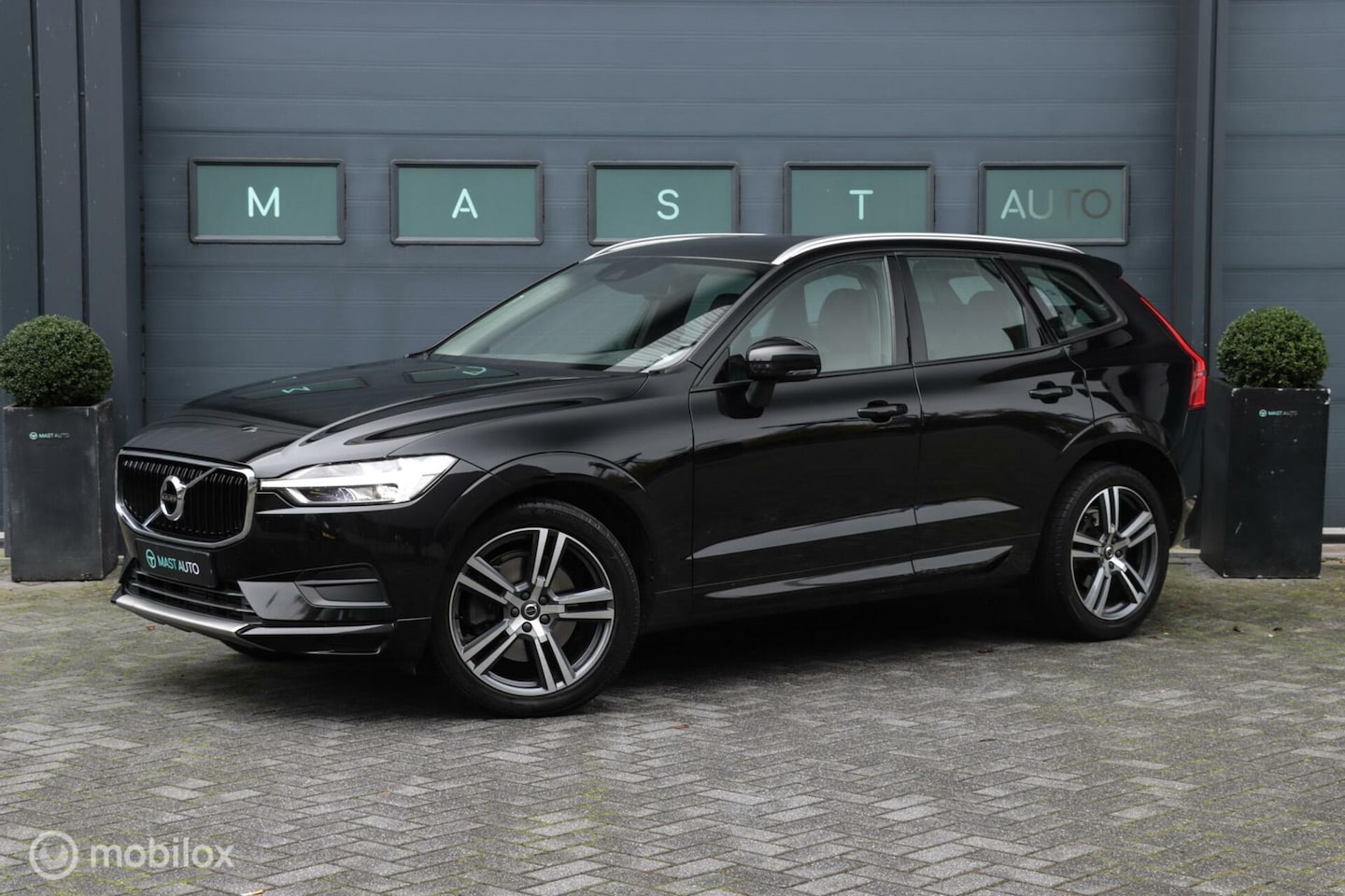 Volvo XC60 - 2.0 T4 Momentum|Camera|Carplay|Leder|Stuurverwarm| - AutoWereld.nl