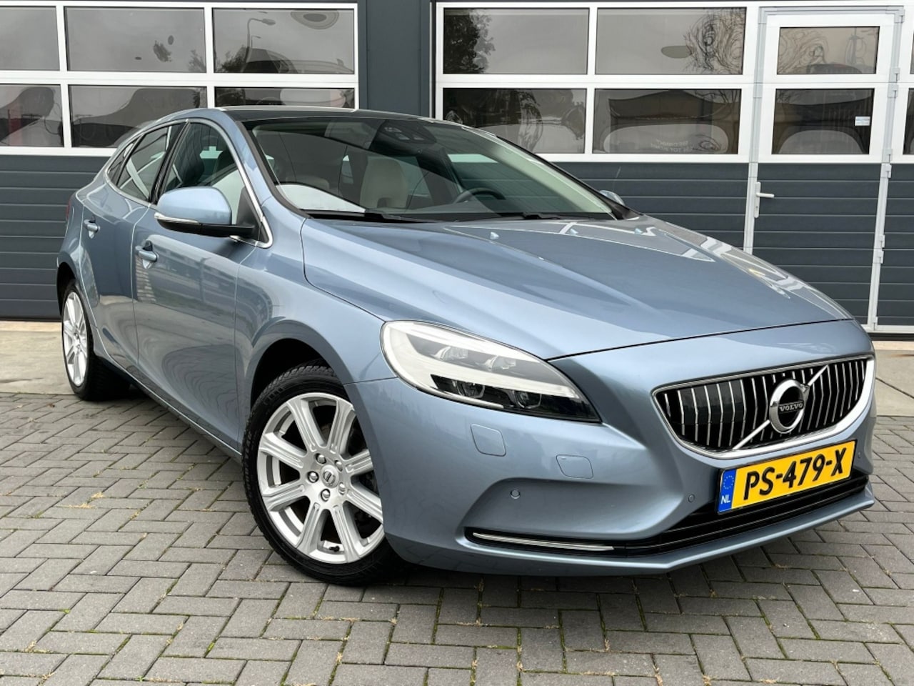 Volvo V40 - 2.0 D2 Inscription Nieuwstaat Fulloptions - AutoWereld.nl