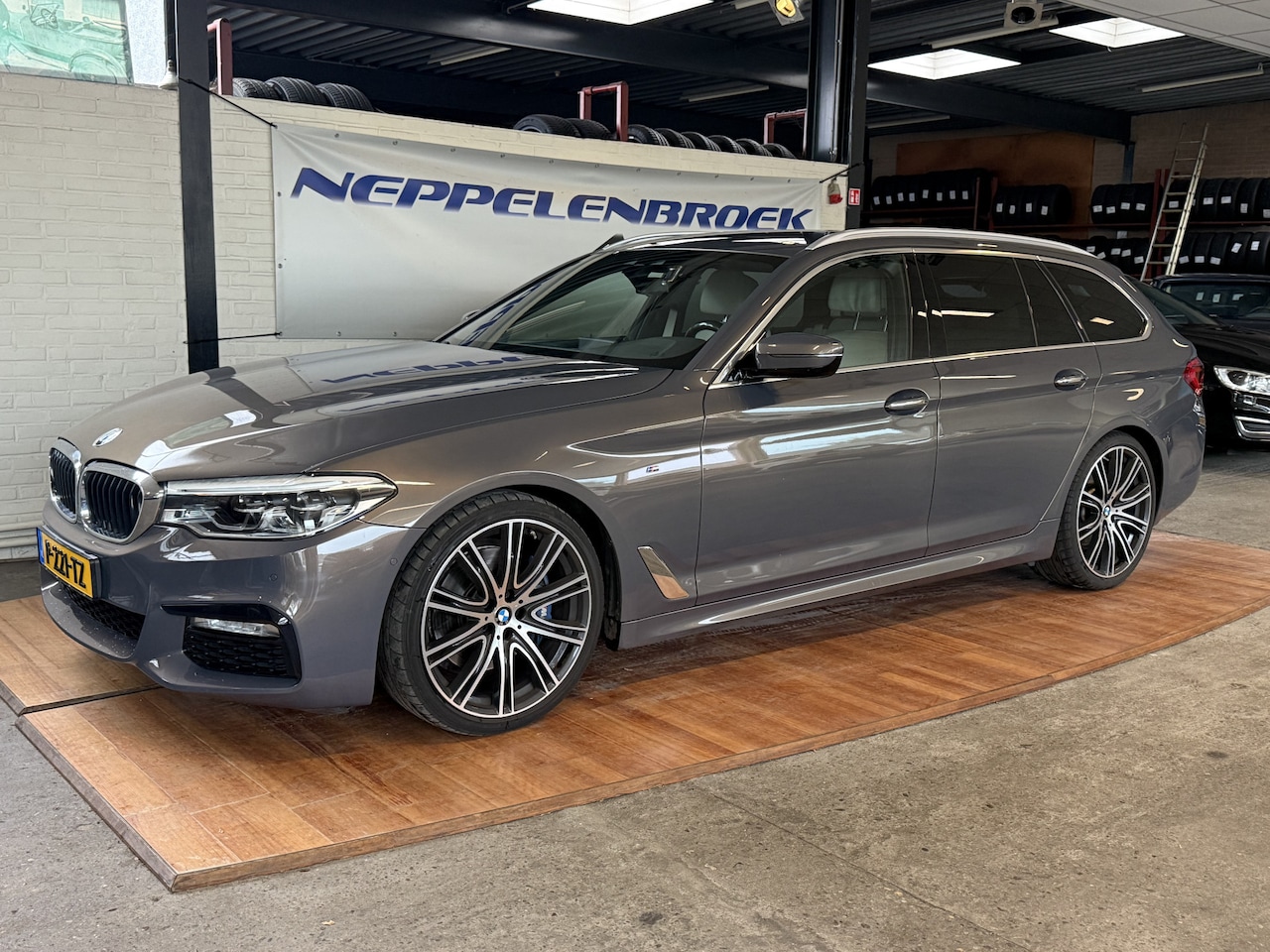 BMW 5-serie Touring - 530d Executive M Pakket - AutoWereld.nl