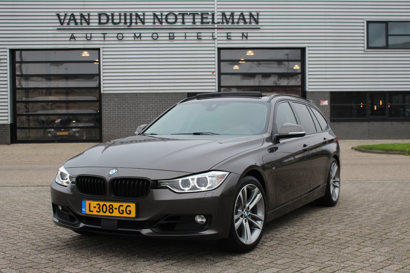 BMW 3-serie - 328i High Executive / Panoramadak / Keyless / HUD - AutoWereld.nl