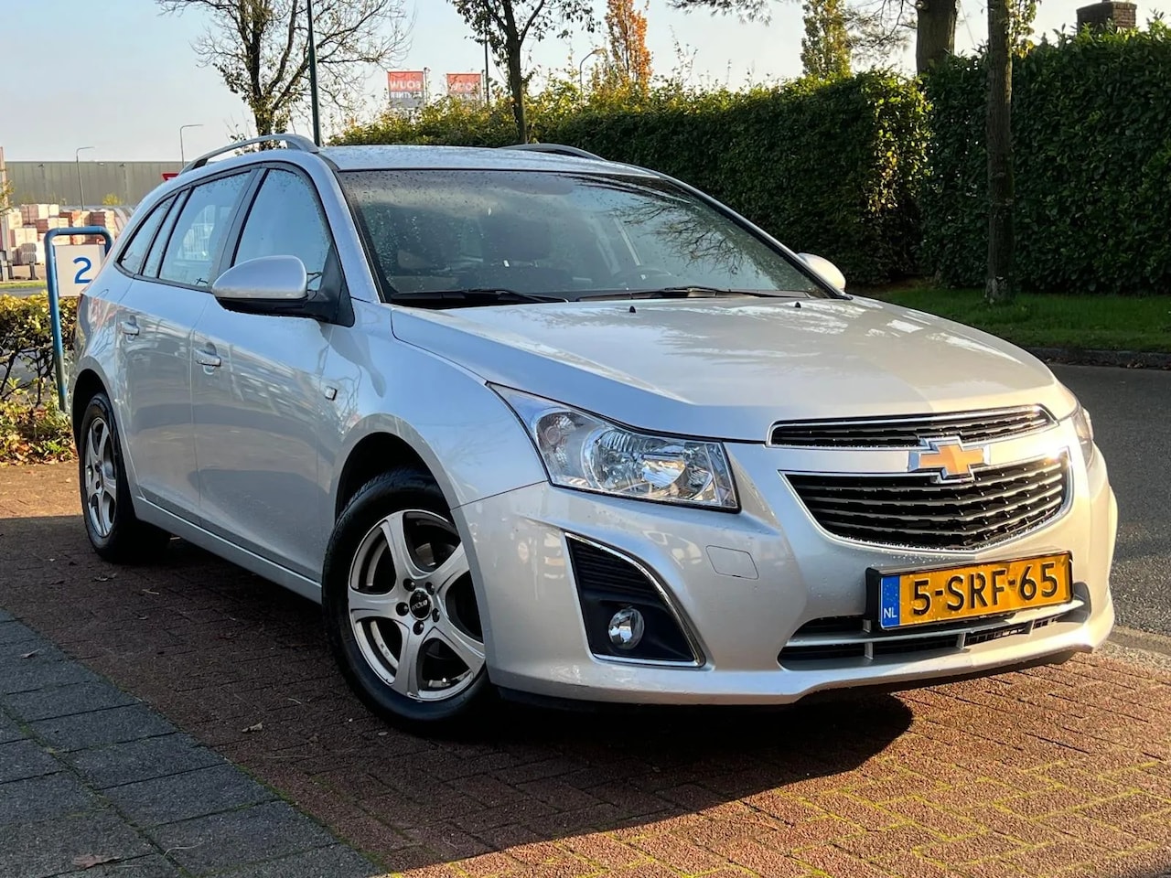 Chevrolet Cruze Station Wagon - 1.4T LTZ 1.4T LTZ, Veel ruimte, kost weinig! - AutoWereld.nl