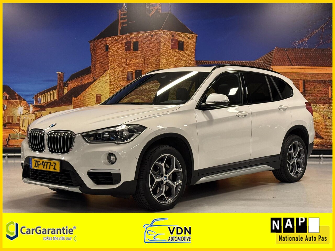 BMW X1 - SDrive20i Orange Edition III Aut Panodak Leer Camera - AutoWereld.nl