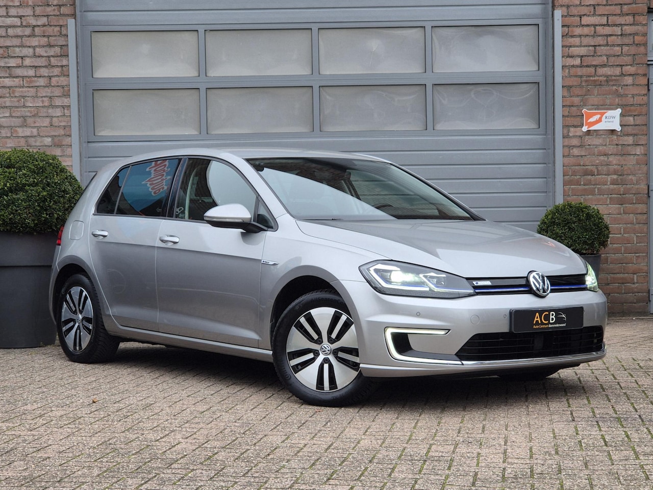 Volkswagen e-Golf - Navigate In absolute nieuwstaat. - AutoWereld.nl