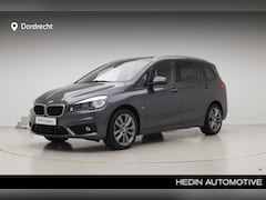 BMW 2-serie Gran Tourer - 220i 7 persoons | 3e zitrij | Trekhaak | Sportline | Stoelverwarming |