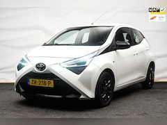 Toyota Aygo - 1.0 VVT-i x-play Black And White Edition [ Camera Navigatie LED Carplay Airco ]