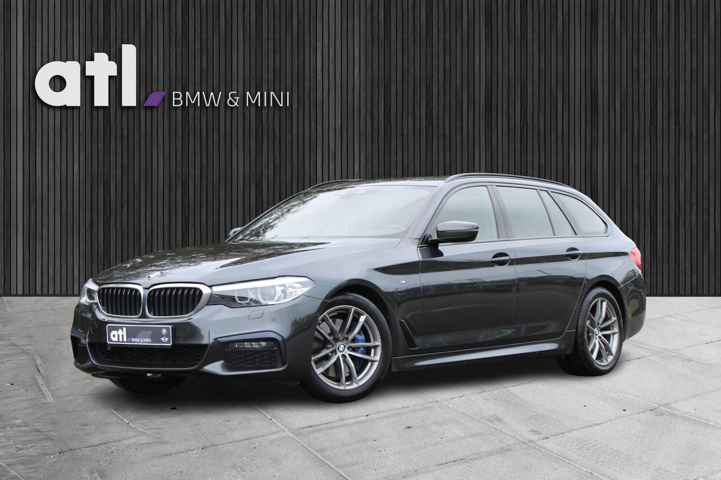 BMW 5-serie Touring - 530i xDrive Executive M-Pakket, leer, Sportstoelen, Navi Pro, Shadow line, Trekhaak - AutoWereld.nl