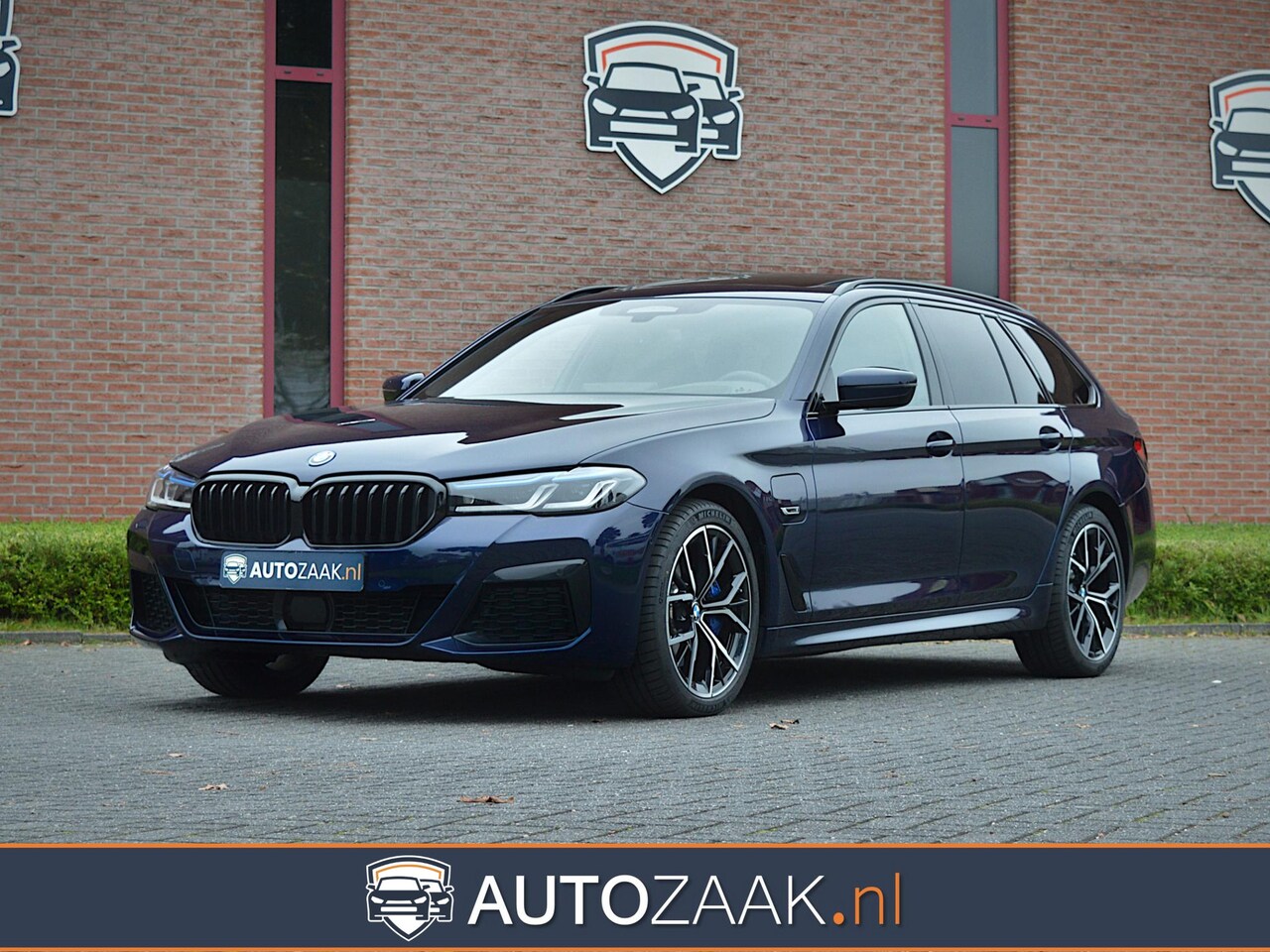 BMW 5-serie Touring - 530e Bussiness Edition Plus | Active Steering - AutoWereld.nl