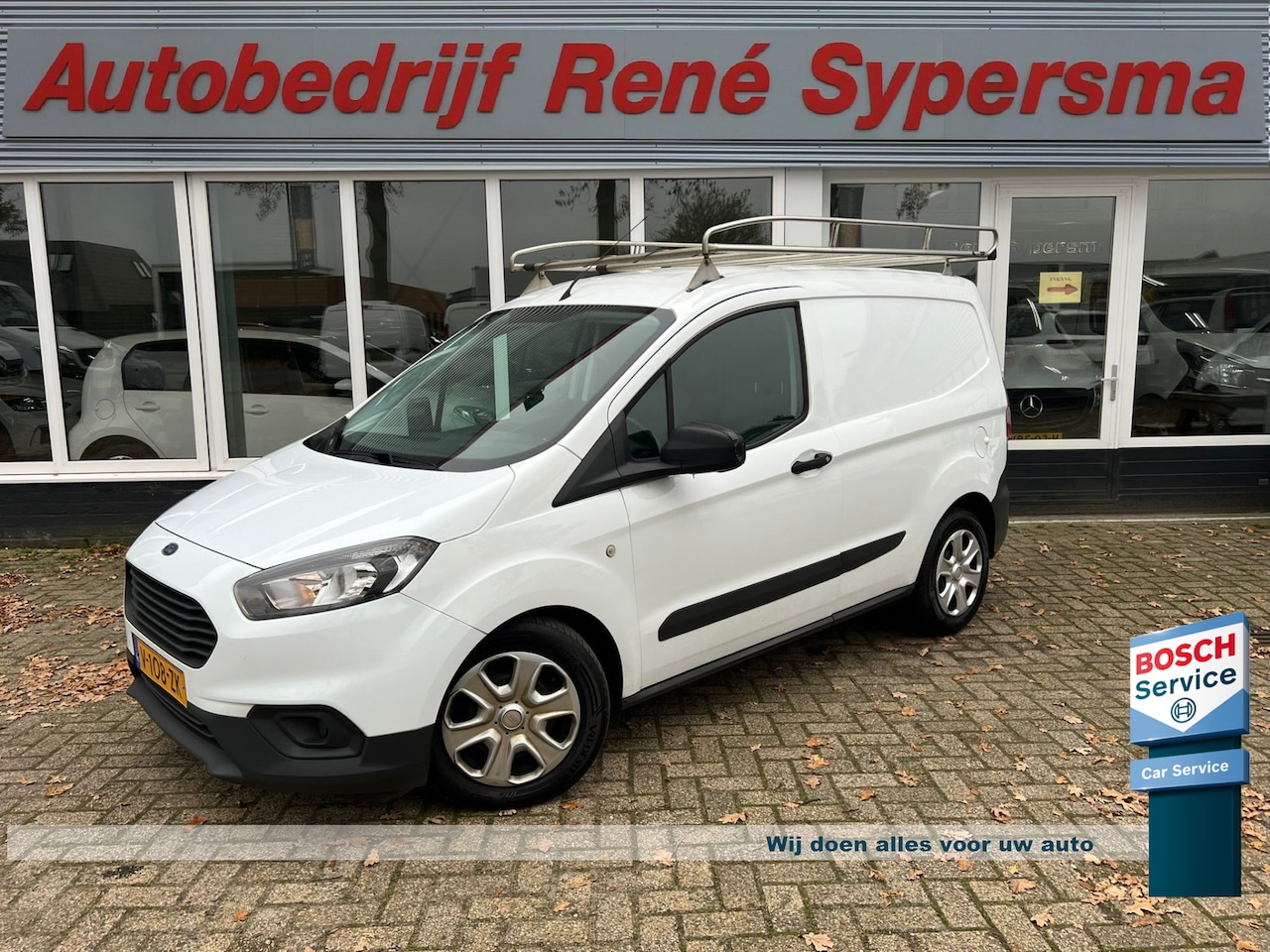 Ford Transit Courier - 1.5 TDCI Ambiente Airco | Navigatie | 4 Cillinder | Imperiaal - AutoWereld.nl